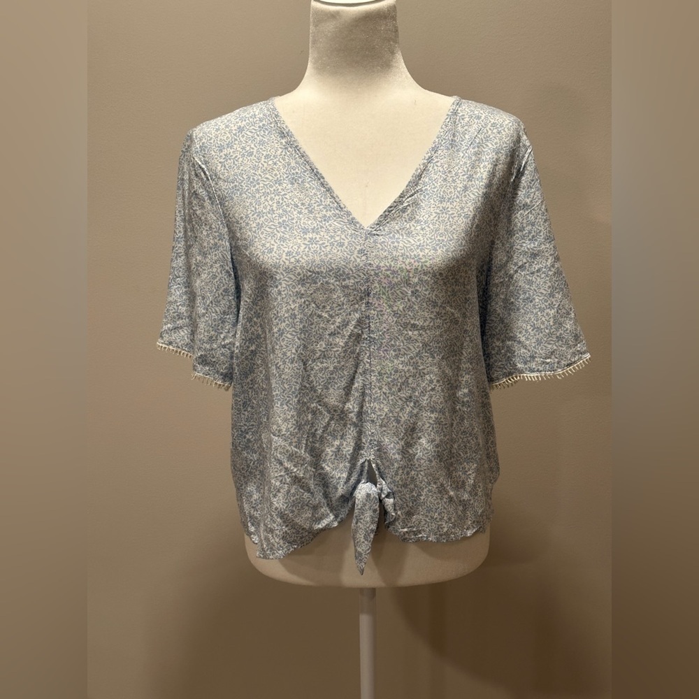 Lauren Conrad Women’s Blue/White Flower Pattern Blouse Size Medium